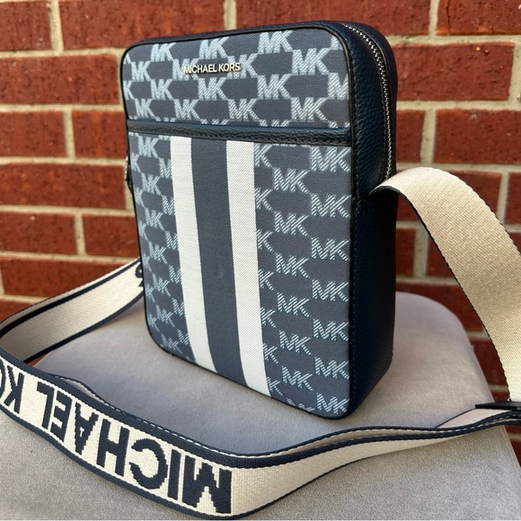 Michael Kors Men's Unisex Cooper Flight Bag Crossbody Travel Bag - Picture 3 of 13